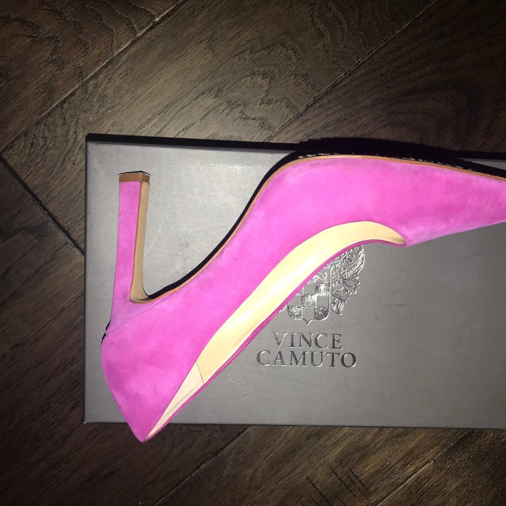 Vince Camuto Sariela Pointed Toe Pumps - Picture 8 of 10